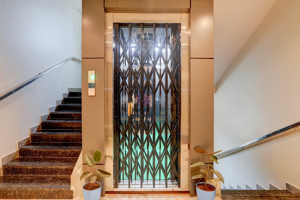 Super Townhouse Khammam Formerly Bluemoon