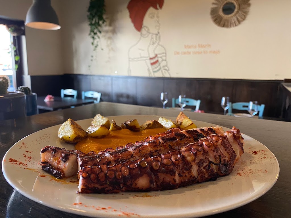 MARIA MARIN GASTROBAR — Comida y bebida