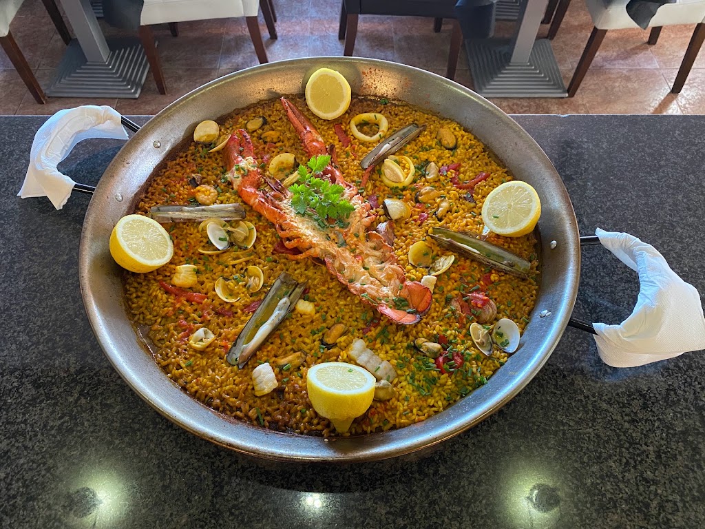 Restaurante El Travieso — Comida y bebida