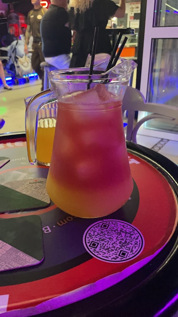 Piccadilly Music Bar — Comida y bebida