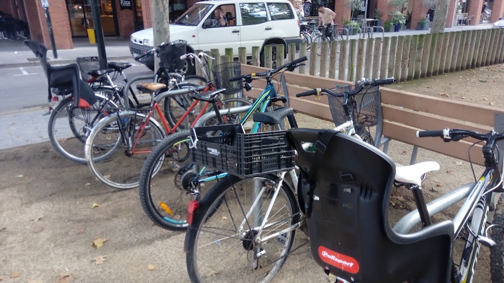 Aparcament per a Bicicletes — Estacionamiento
