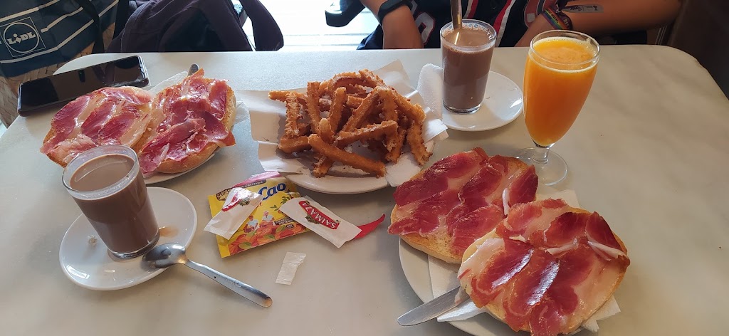 Cafe Bar la Florida — Comida y bebida