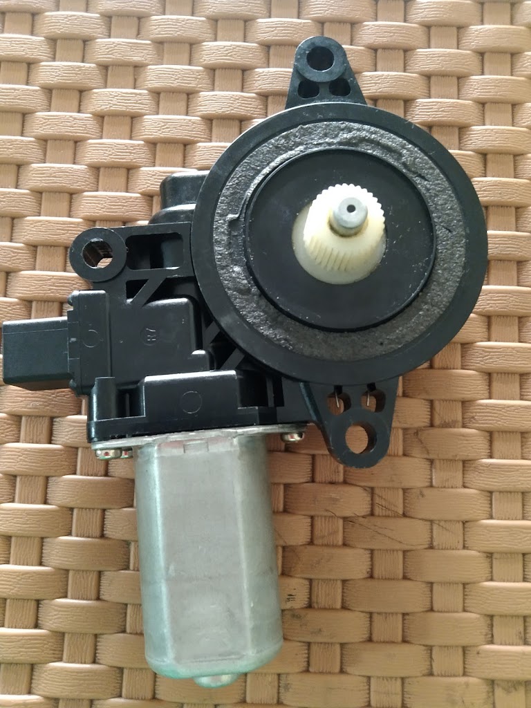 Specialis power window,alarm centrallok,sledding door,electrik mirror dll.