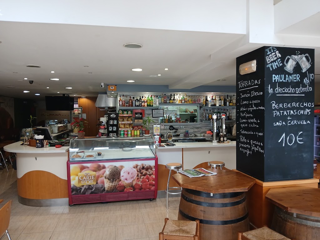 BONHEUR BAR RESTAURANT — Ambiente