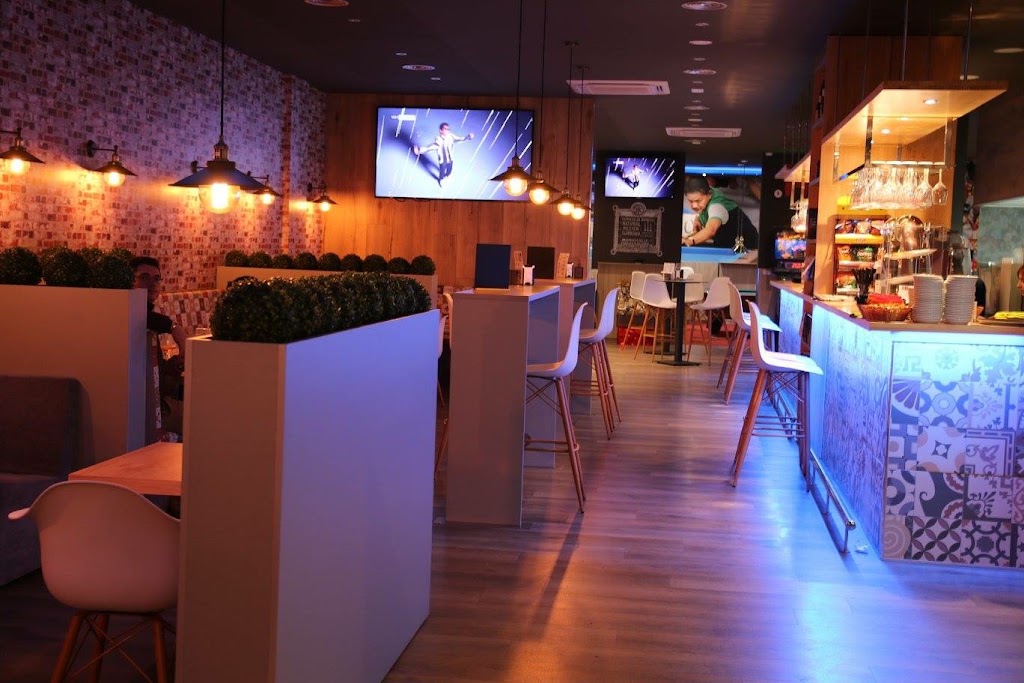 Bar La Gramola Pool & Darts — Ambiente