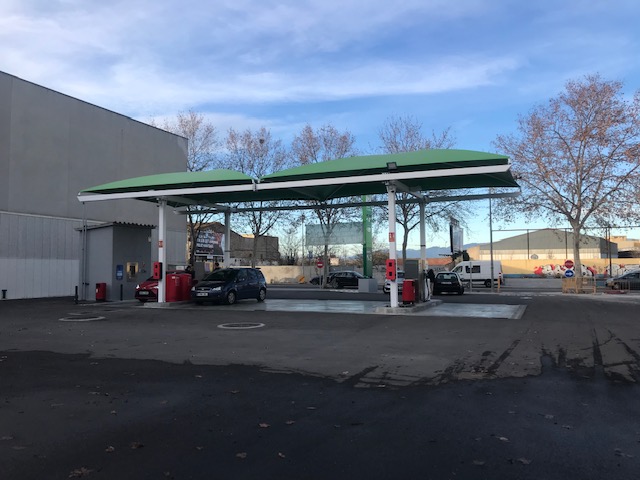 Gasolinera abierta 24h — Estacion de servicio
