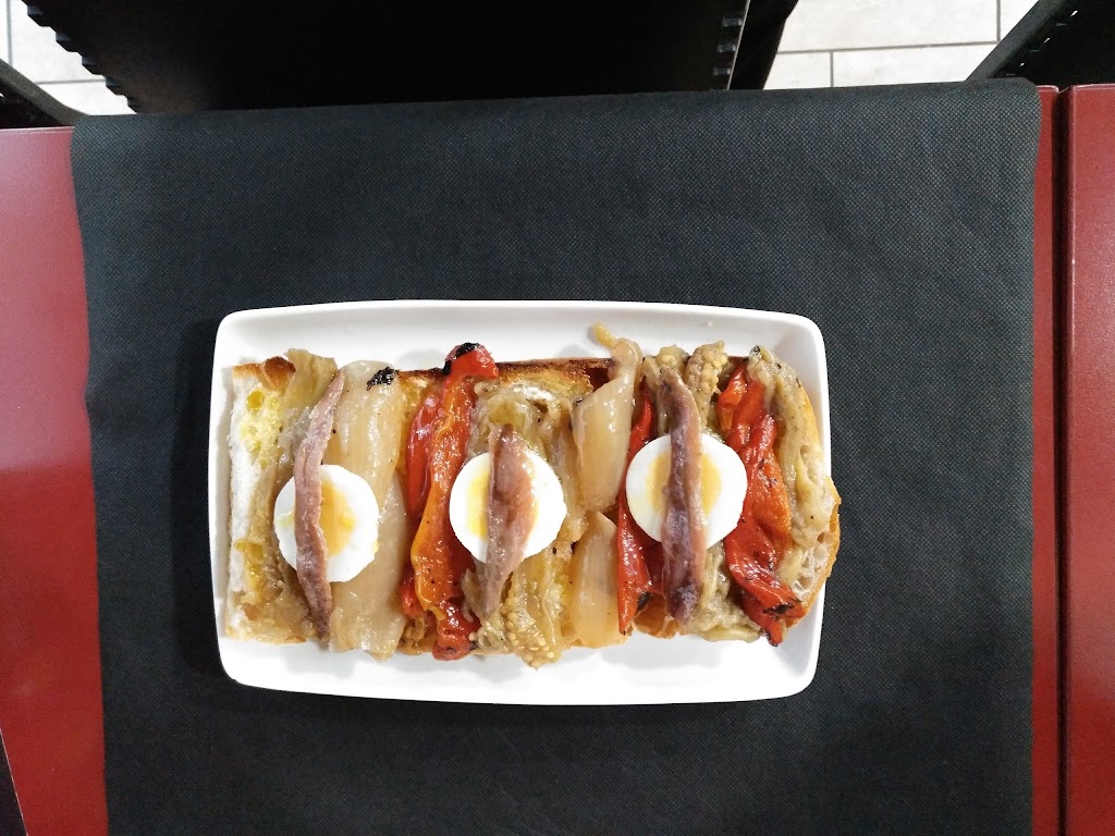 Cafeteria TRIBI'SS — Comida y bebida