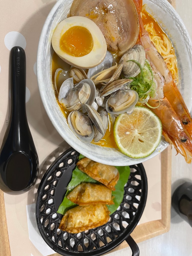 定食8 彰化家樂福店 的照片