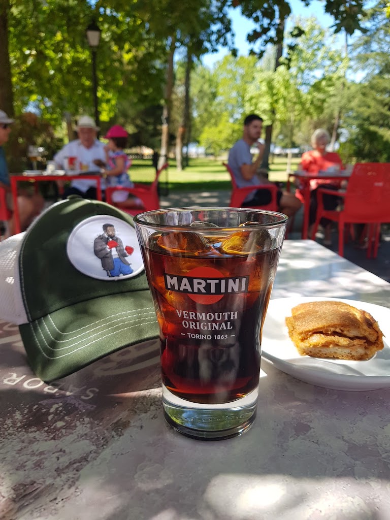 El Plantio Cafeteria Restaurante — Comida y bebida
