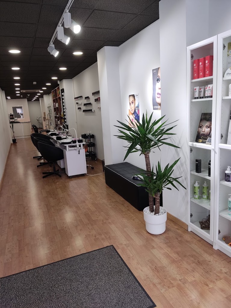 Vanessa Pretty And Go — Interior