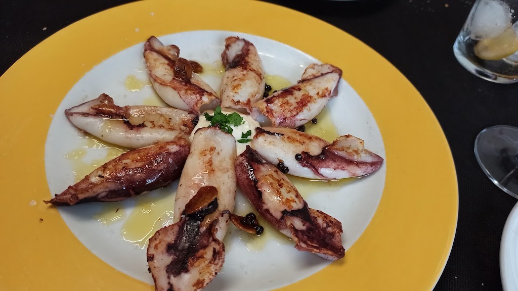 Bar El Escudo — Comida y bebida