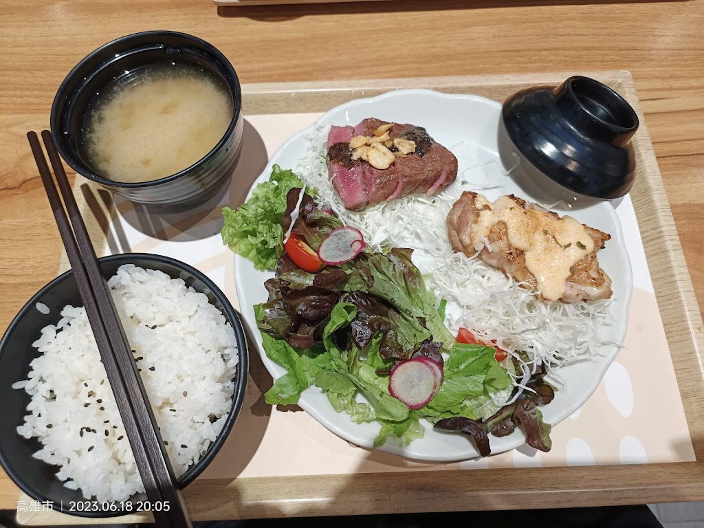 定食8-愛河家樂福店 的照片