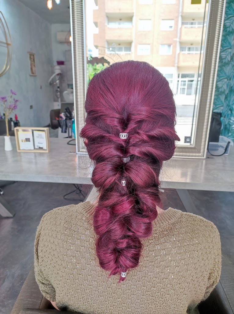 SYOLO ESTILISTAS — Peinado