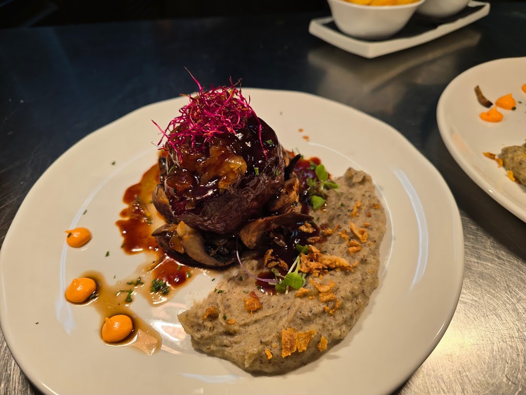 EL ARCO Bar-Restaurante. — Comida y bebida