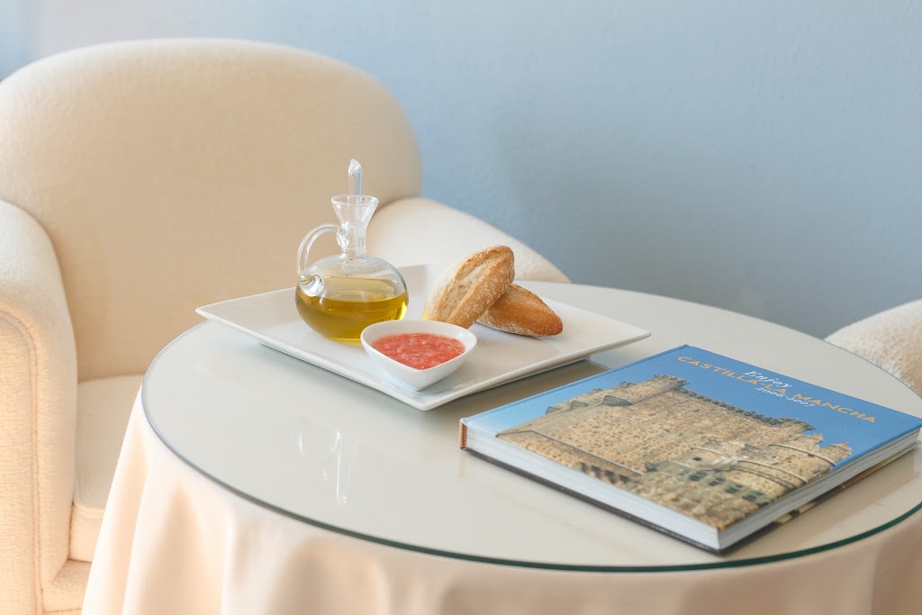 Hotel Emilio — Comida y bebida