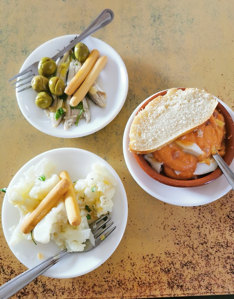 Bar Machuca — Comida y bebida