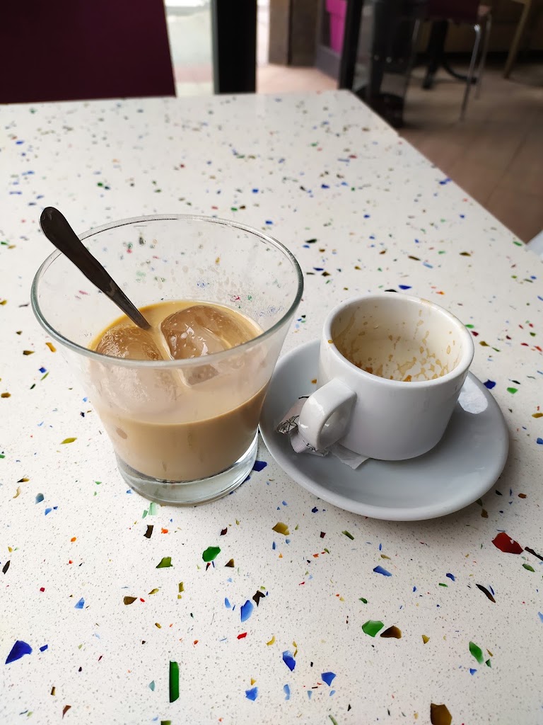 Cafeteria ARIES — Comida y bebida