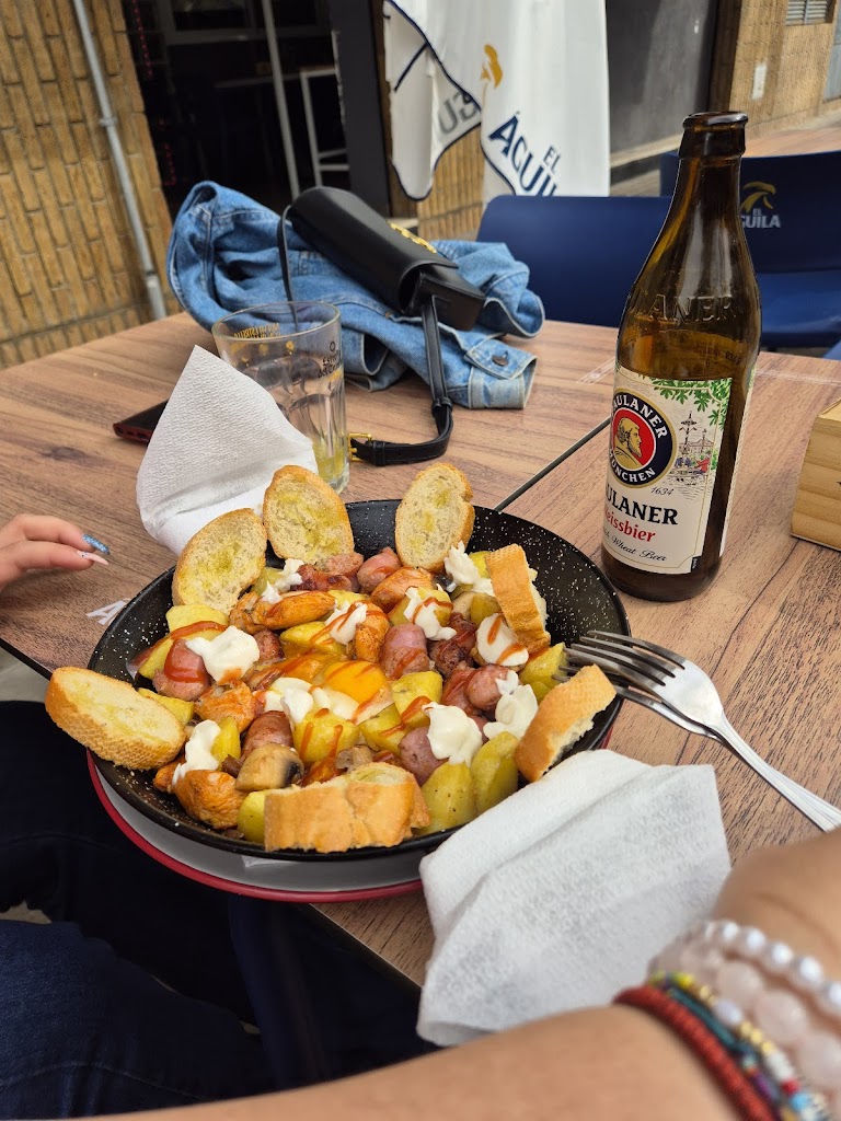 Harvard University Lounge