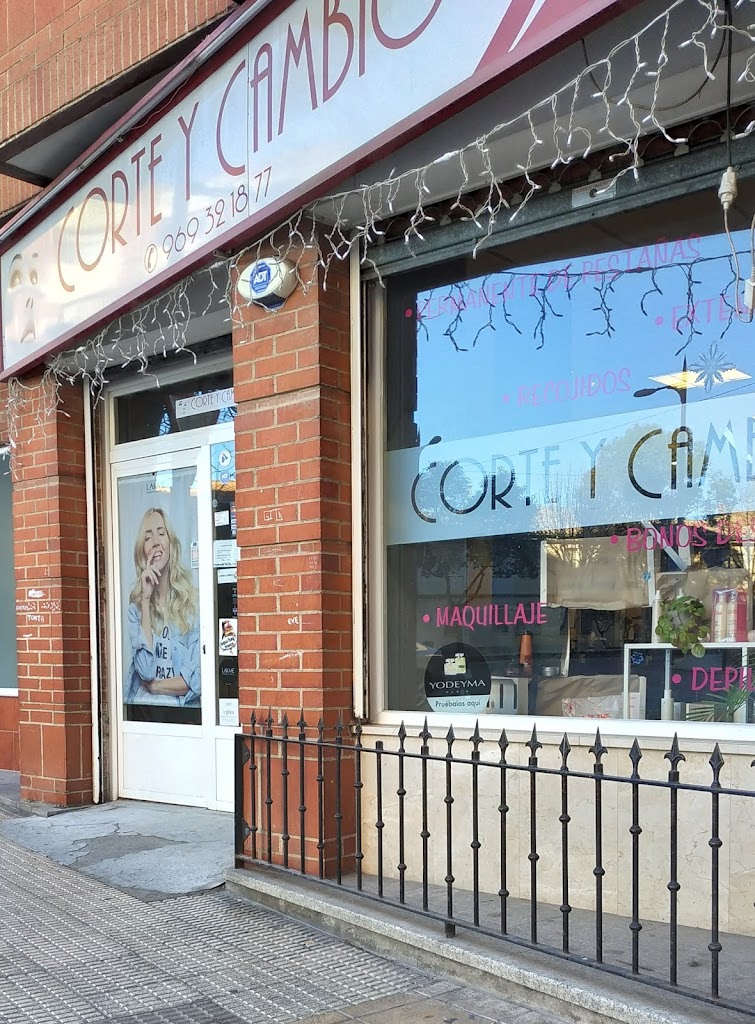 Corte y Cambio — Exterior