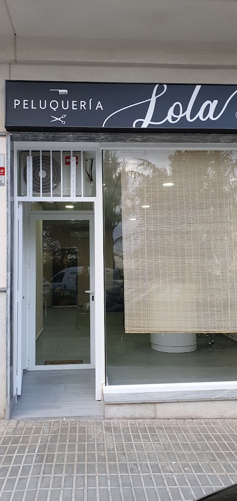 Peluqueria Lola Unisex — Exterior