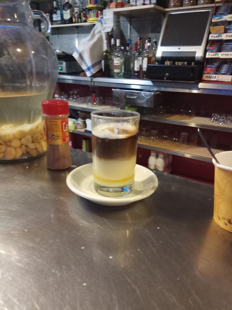 Cafe Tulipan — Comida y bebida