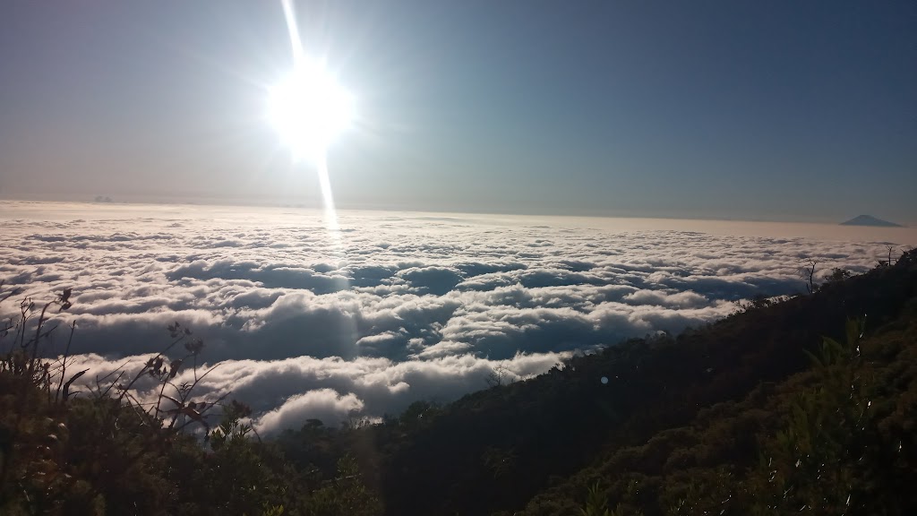 Puncak Gunung Ciremai Via Linggarjati