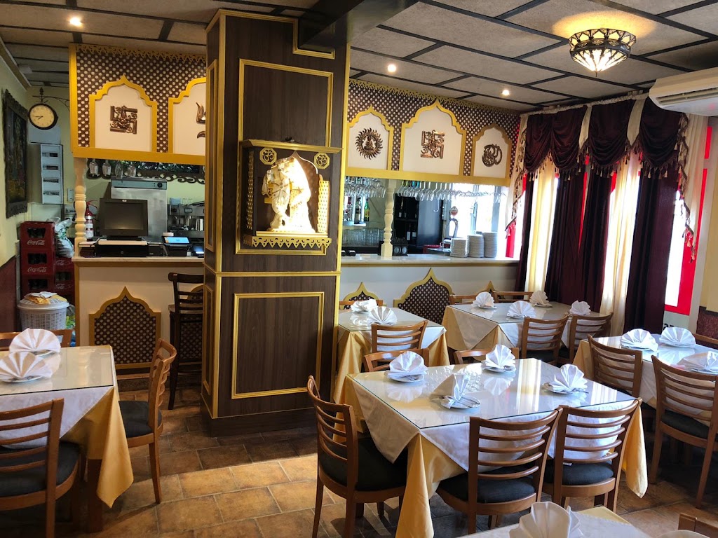 INDIAN RESTAURANT OM PALACE — Ambiente