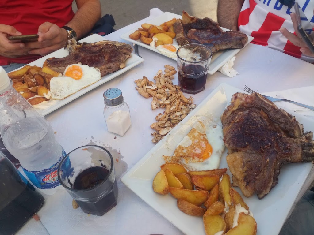 Bar California — Comida y bebida