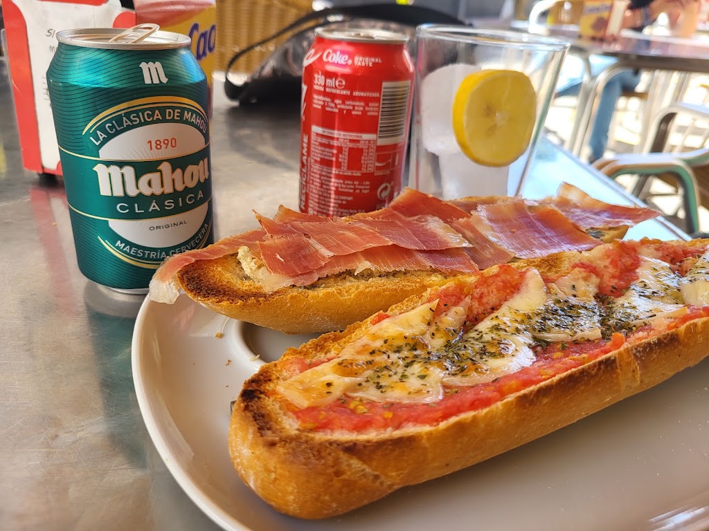 Desayunos y churros Hormiga — Comida y bebida