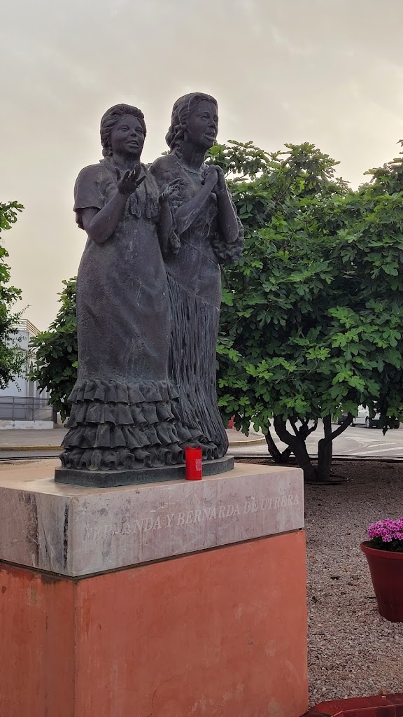 Monumento a Fernanda y Bernarda de Utrera