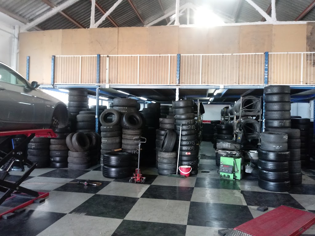 NEUMATICOS NUEVOS Y OCASION Sabadell Valles — Interior