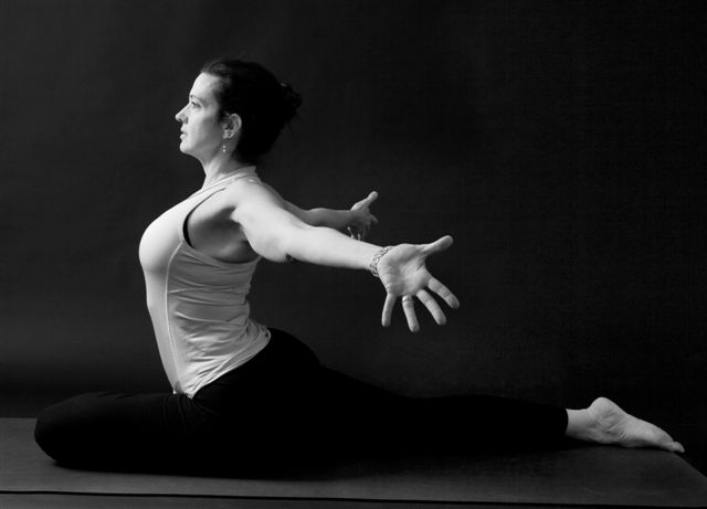  Lesa Kingsbury/Amba Yoga