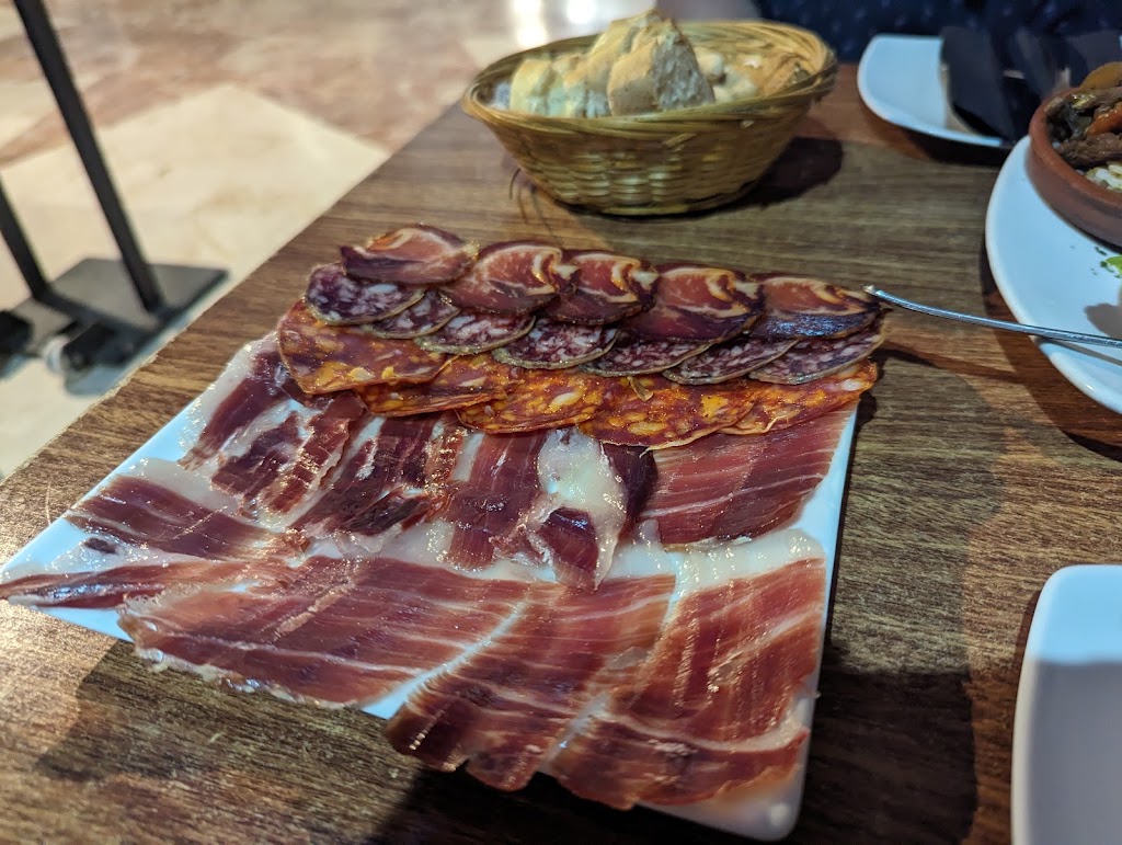 Secretos Ibericos — Comida y bebida