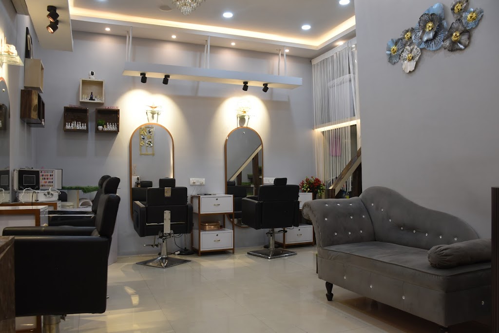 Rajaeshi Makeup Studio And Academy
