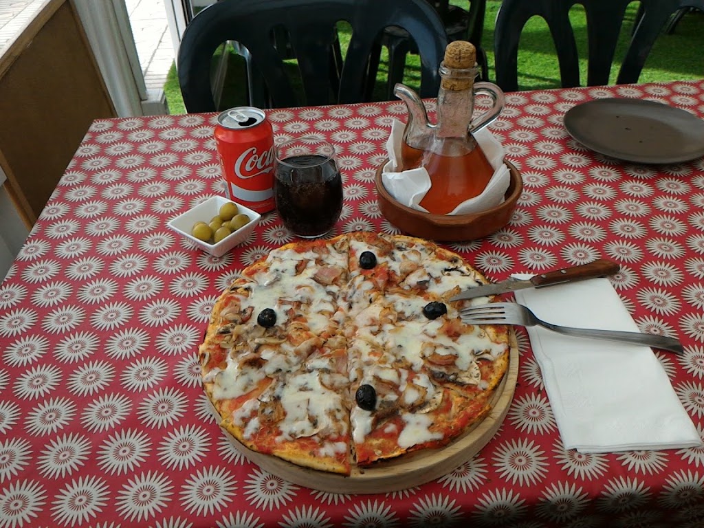 Pizzeria Italia Pineda — Pizza
