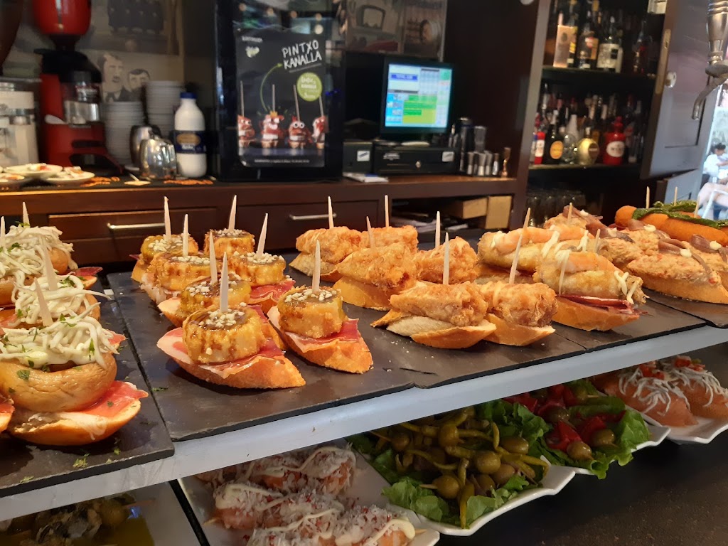 Cafe Kanpantxu — Comida y bebida