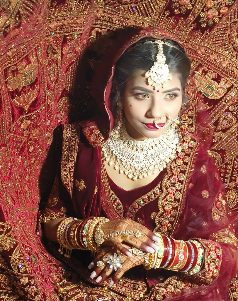 Modern Beauty Parlour Koth