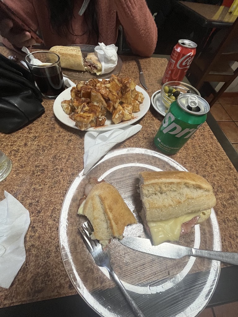 El Amarre — Comida y bebida