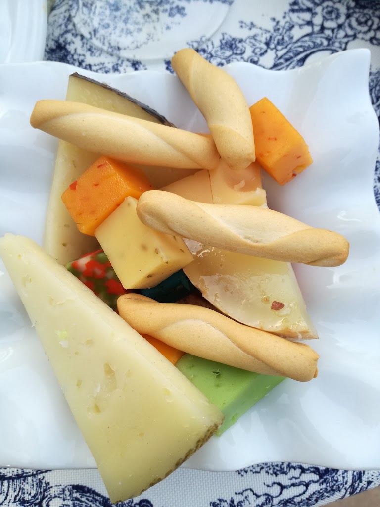Hotel Enologico - Vinedos y Bodegas El Castillo — Comida y bebida