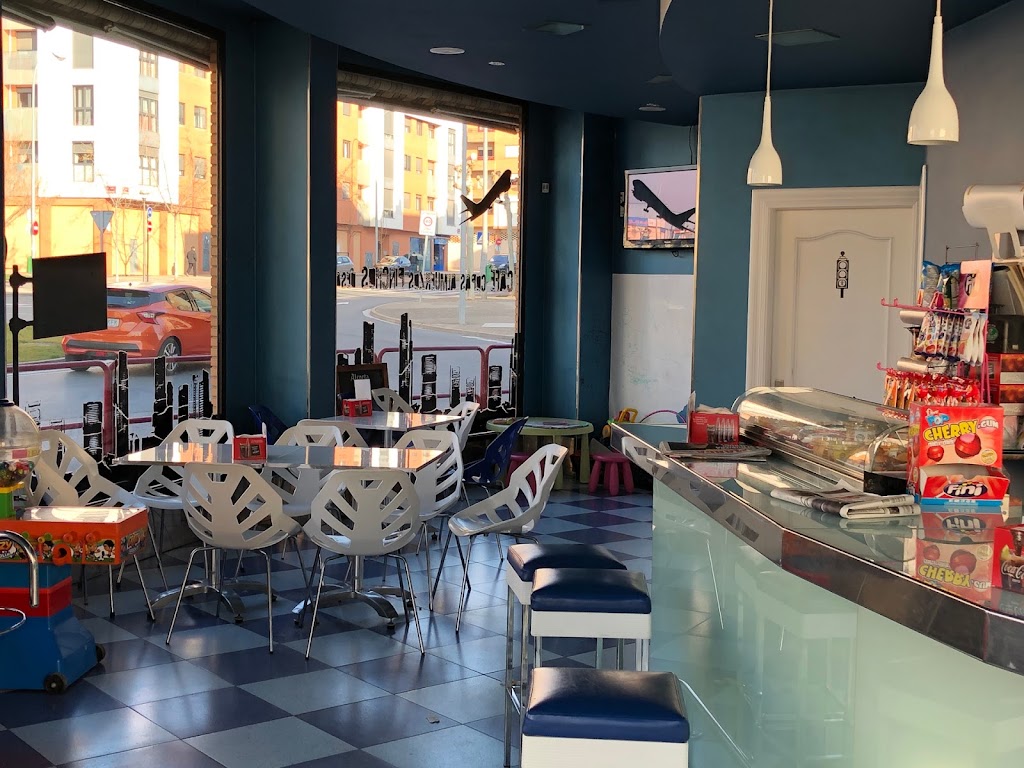 Cafeteria La Esquina General Yague — Ambiente