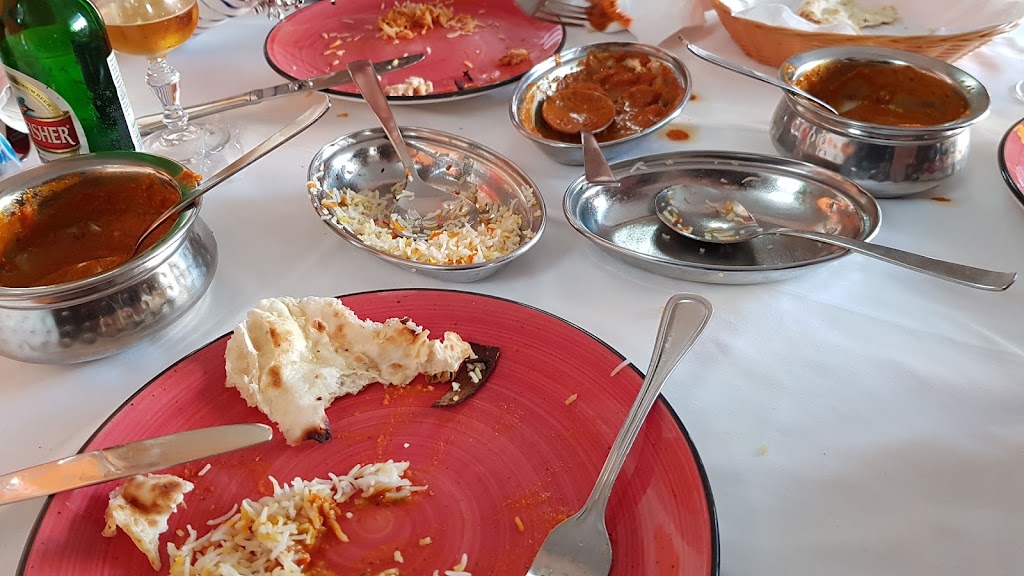 "Samrat" Restaurante Hindu — Comida y bebida
