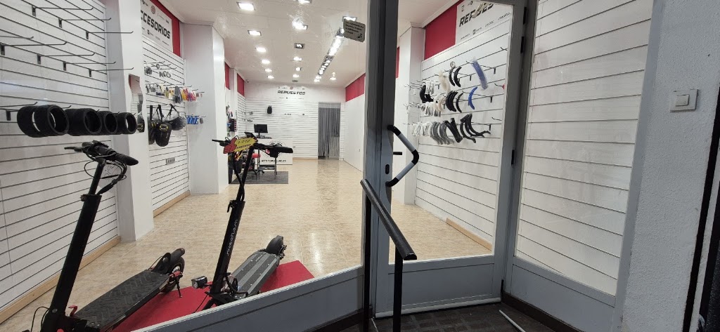 Pit Stop reparacion patinetes Alaquas — Interior