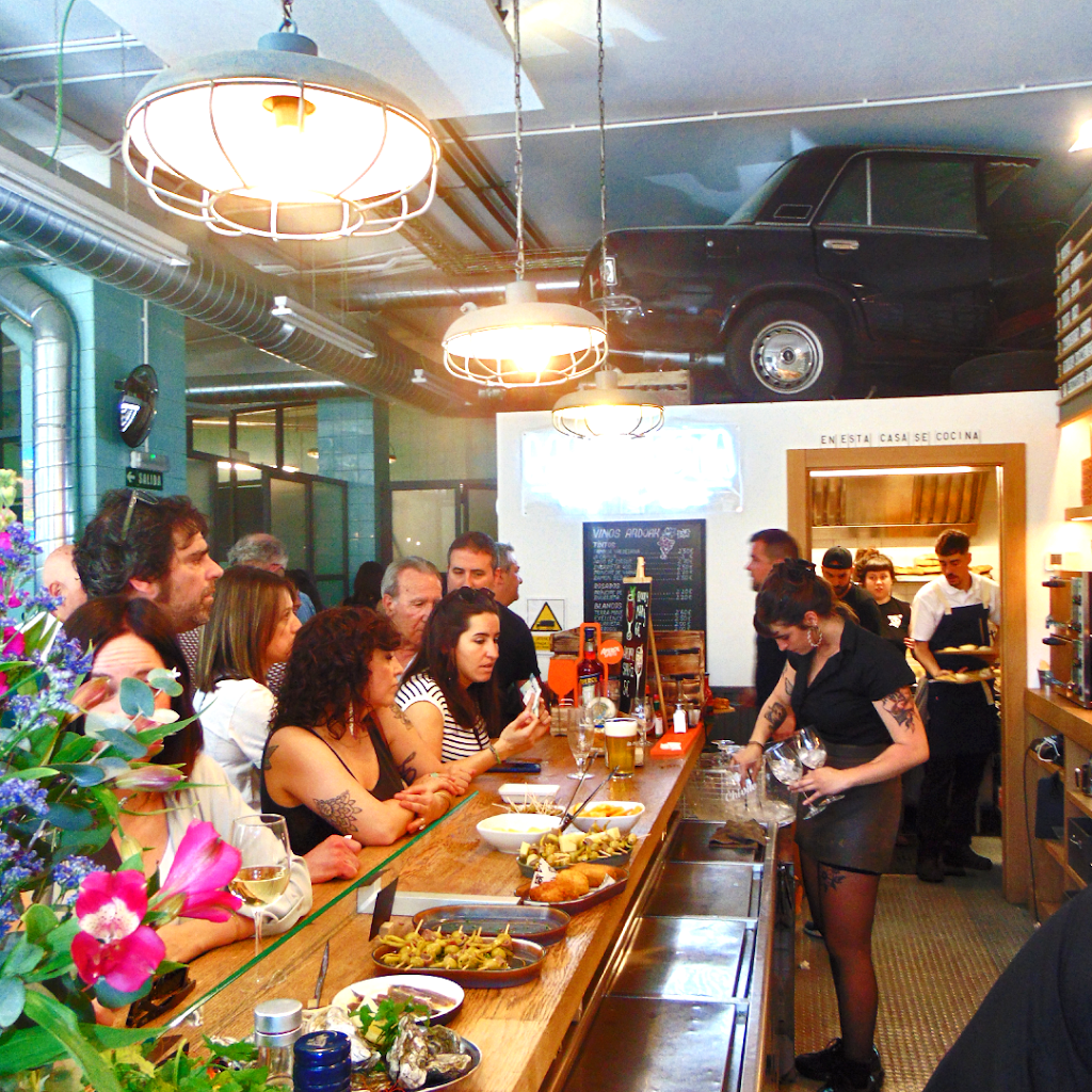 LA MODELO CRAFT BEER & FOOD — Ambiente