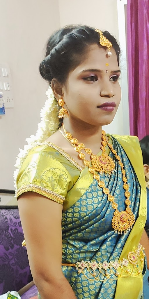 Sri Vandana Beauty Parlour