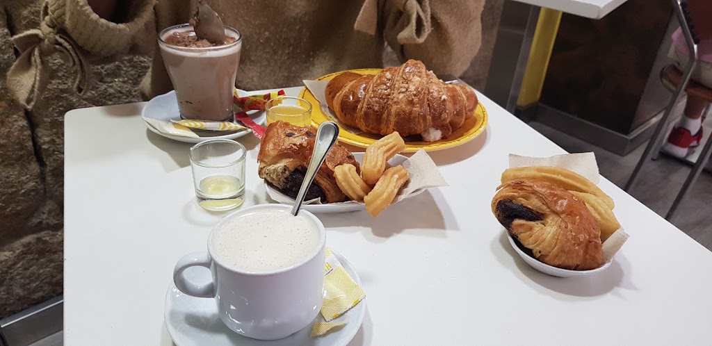 Panaderia Acuna — Comida y bebida