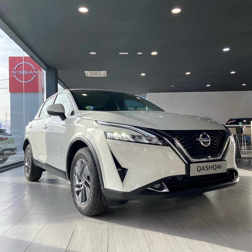 Nissan | Kento Motor — Interior