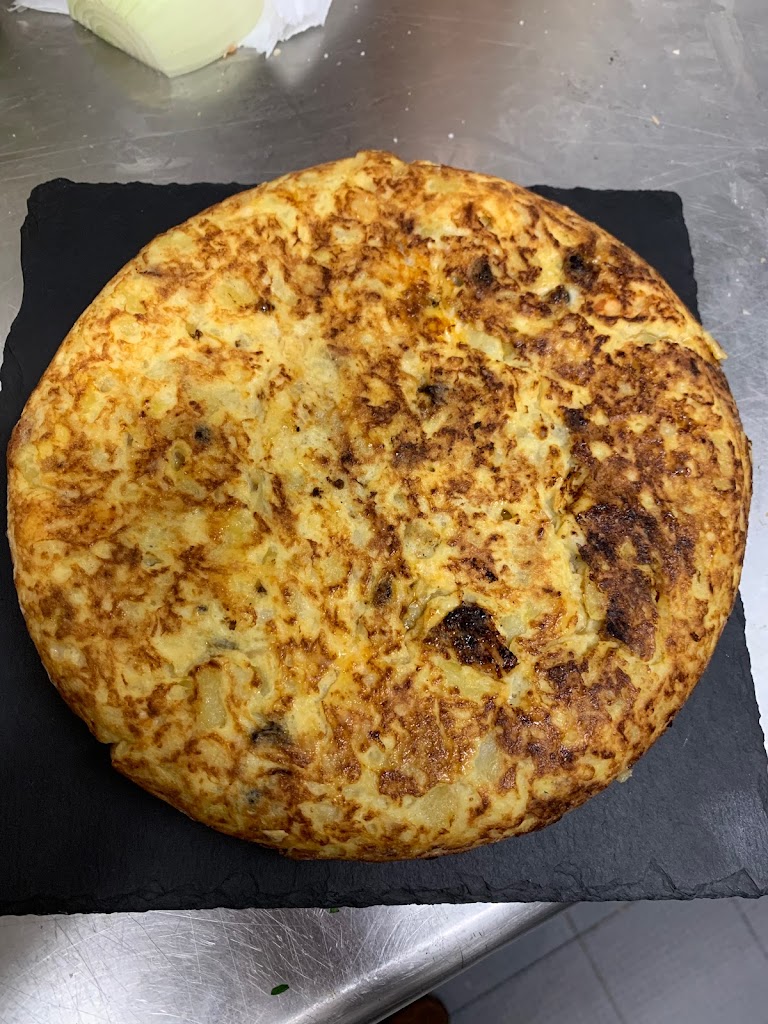 Los Arcos Aqui me quedo — Comida y bebida