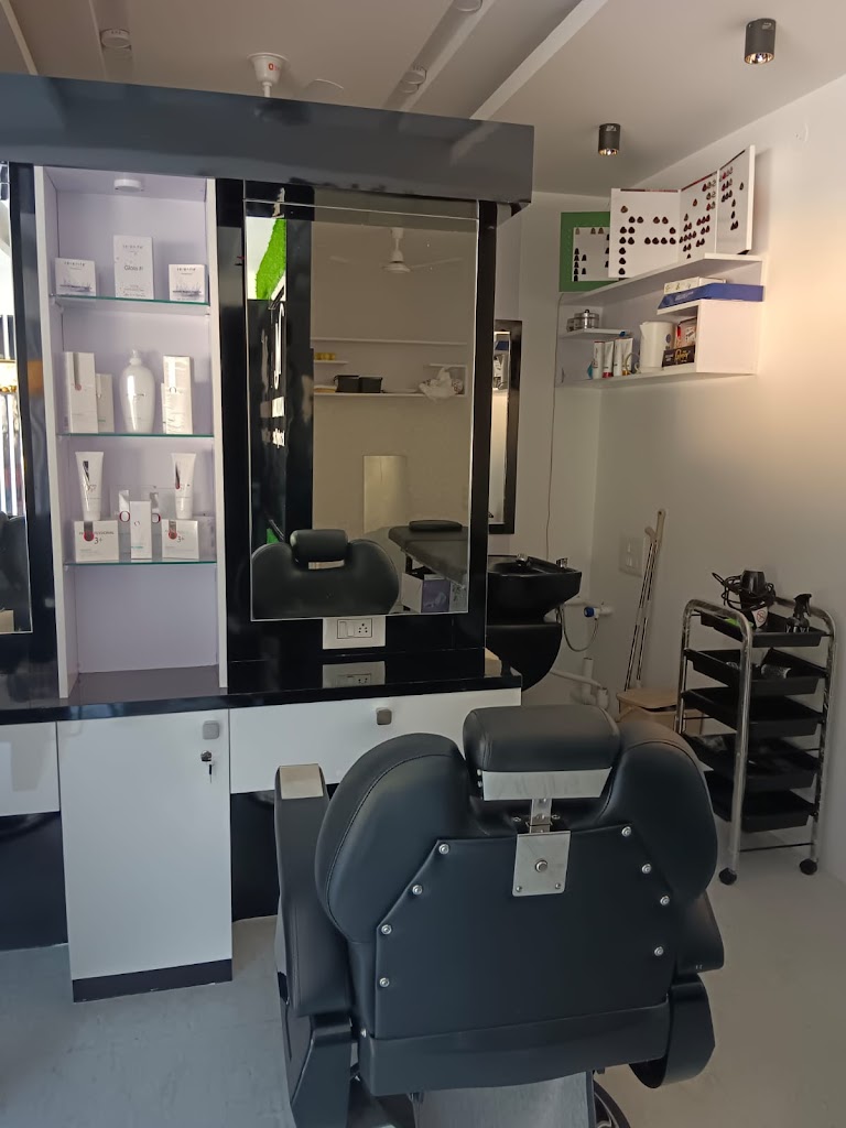 Madhuraa Beauty Care Bridal Studio Academy