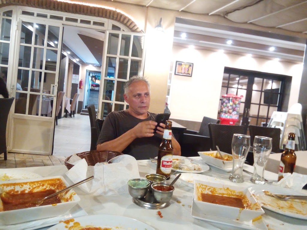 Restaurante MILAN — Comida y bebida