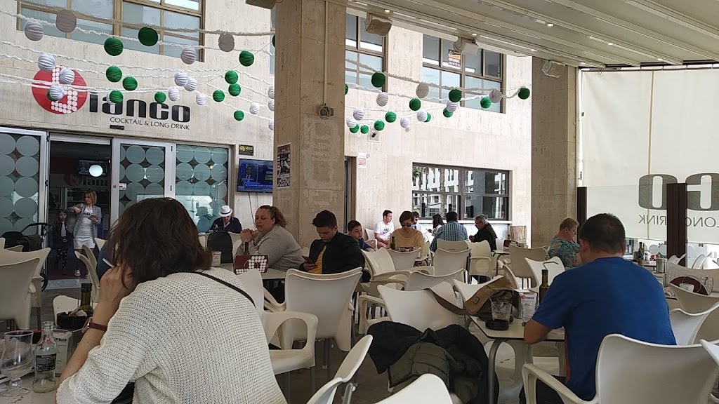 BIANCO LOUNGE CAFE — Ambiente